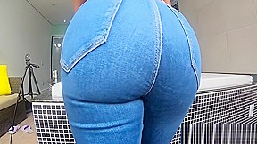 A MORENA MASCARADA