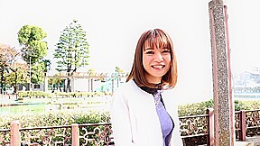 A woman with an outstanding style that suits a tight skirt