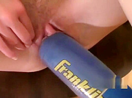 AMERICANA E O TACO DE BASEBALL - bich and baseball bat