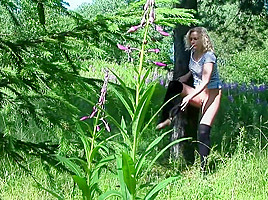 Amateur outdoor piss 1