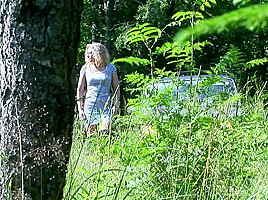 Amateur outdoor piss 1
