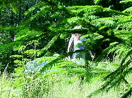 Amateur outdoor piss 1