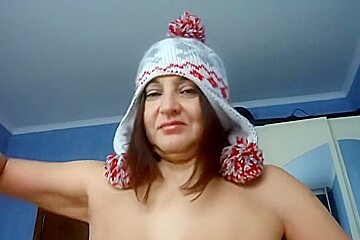 Amazon in a beautiful hat showed a master class in sex