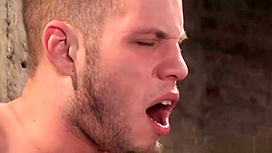 Amber Keen makes her slave cum on her feet
