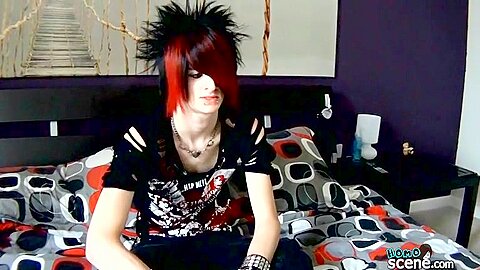 American Emo Boy Vayne Delivers A Great Solo! - Vayne Insanity Wanks