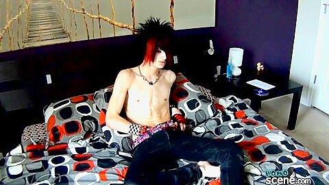 American Emo Boy Vayne Delivers A Great Solo! - Vayne Insanity Wanks