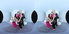 Angel Wicky & Francys Belle in Latex Angel With a Slave - CzechVRFetish