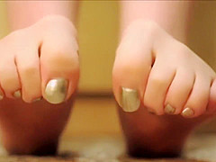 Asian girl's silver toes spread pt2