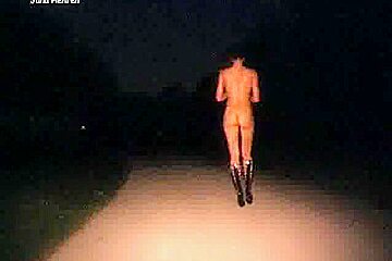 Babe strips & sucks in park at night