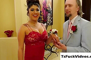 Beth Bell - Tgirl Dips A Bigcok Up Her Mouth