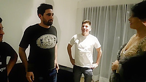 CON MIS AMiGOS NOS COJIMOS A MI VECINA PERLA LOPEZ PARTE 1