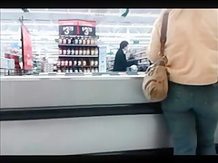 Candid Public - Big MILF Ass in Tight Jeans at Cooler