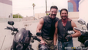 Charles Dera, Felicity Feline And Anna Bell Peaks - Bikers Found In Their Garage Kissing Tatooed Lesbians