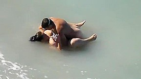 Chubby Girl Fucked In The Sea by A local Guy On Her Trip Abroad