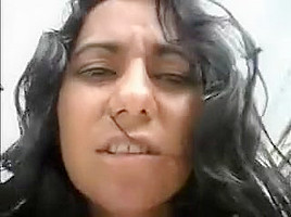 Coquine bresilienne baisee dans la cuisine d'un restaurant