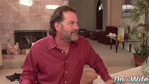 Cuckold Watches Closely As Wife Zoey Holloway Devours A Strangers Cock