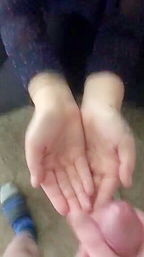 Cumming in her hand for her