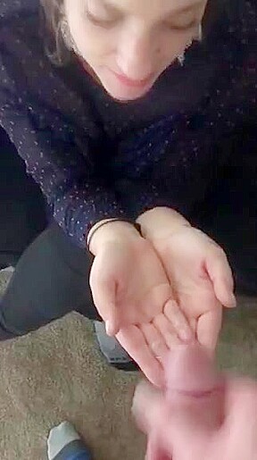 Cumming in her hand for her