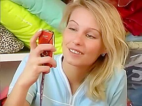 Cute teen 18+ Gets Off With Dildo