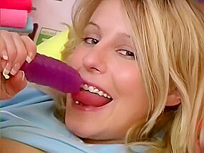 Cute teen 18+ Gets Off With Dildo