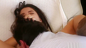 Daisy Haze gets fingered