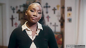 Ebony Agent Gets Asslicked And Fucked Hard To Sell A House