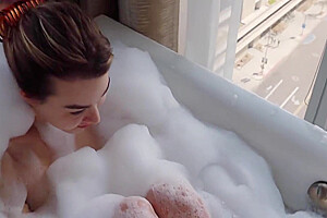 Emma Rose In Ts Suck Bbc In Bathtub In Xxx Vlog 7 Min