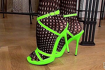 Ennie Stunning Green Pumps And Puntang