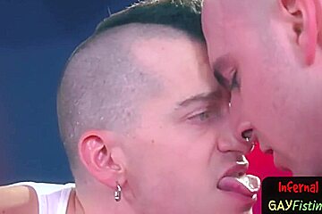 Excited Muscle Wolf Leaves Gay Bum Bareback