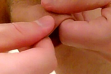FORESKIN STRETCHING UNCUT COCK CLOSE UP