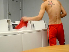 Fag at the laundromat