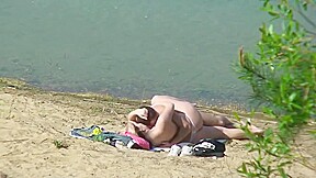 Fuck at the beach with blondie