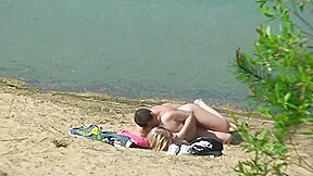 Fuck at the beach with blondie