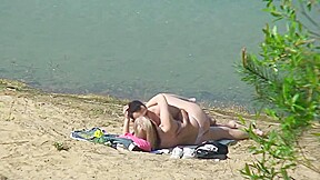 Fuck at the beach with blondie