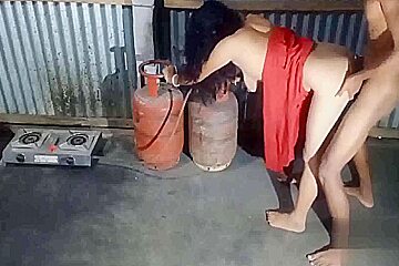 Ghr Main Kamali Ko Akela Dekh Kar Chhoda