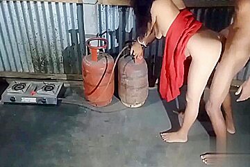 Ghr Main Kamali Ko Akela Dekh Kar Chhoda