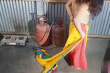 Ghr Main Kamali Ko Akela Dekh Kar Chhoda