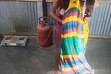 Ghr Main Kamali Ko Akela Dekh Kar Chhoda