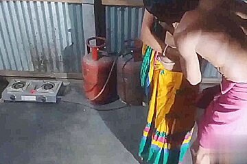 Ghr Main Kamali Ko Akela Dekh Kar Chhoda
