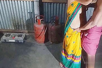 Ghr Main Kamali Ko Akela Dekh Kar Chhoda
