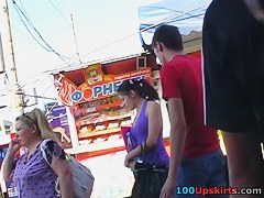 Hidden upskirt livecam shooting messy panty