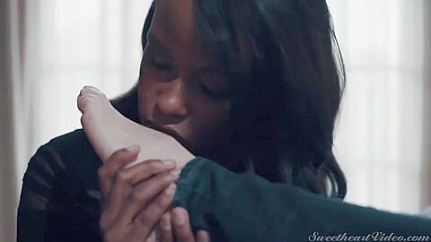 Horny Lesbie Surprising Interracial Sex Clip