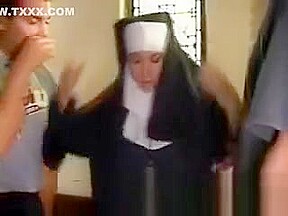 Hot Milf seduces knicker sniffing lesbian slut with her pussy and fingering