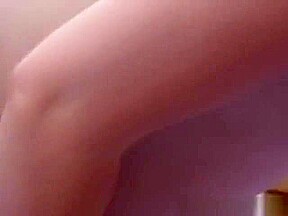 Hot preggo plays with herself