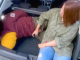 I Bondage The Guy Threw Him Into The Trunk And Handjob Him