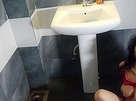 Indian Hot Couple Sex In Bathroom