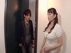 Intrigued Milf Qun-258