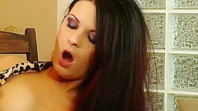 Jasmina prepares her pussy for some serious pounding