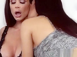 Latina Hottie Kissing Lez