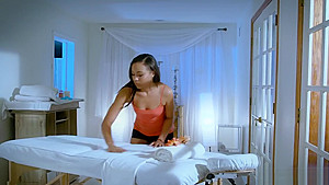 Milf Masseuse Cockriding Her Lucky Customer